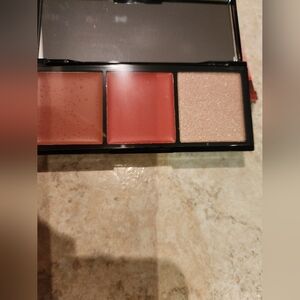 Laura Geller ~ eye lip and cheeks palette  Think pink